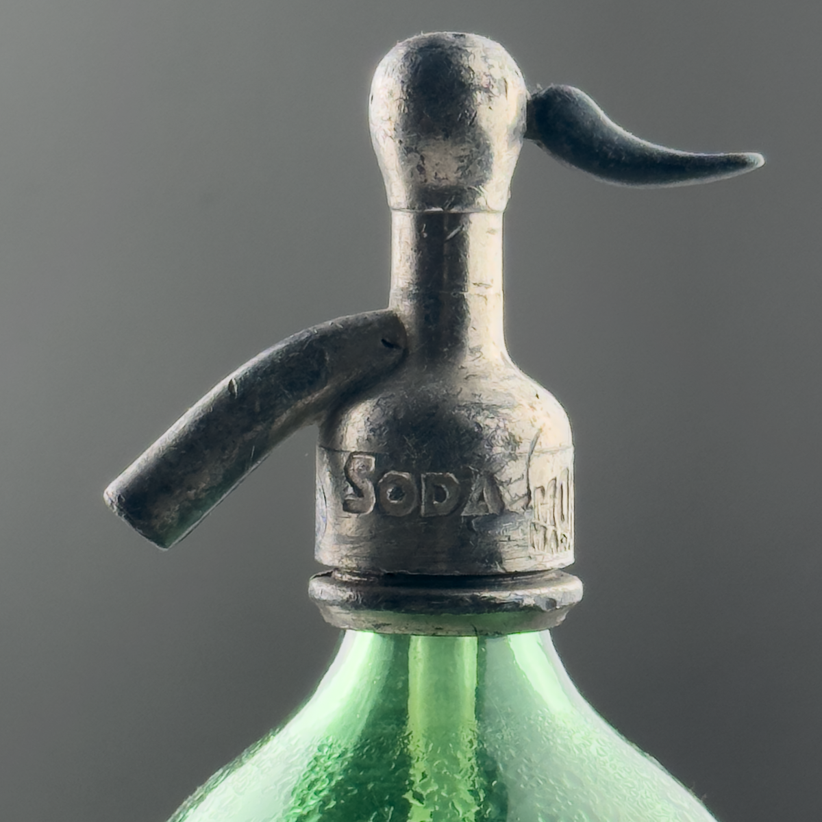 1-Liter Apple Lithographed Seltzer Bottle |