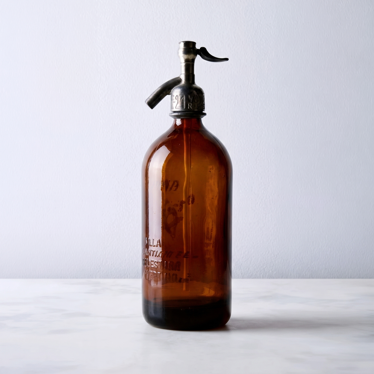 Lithograph Brown — Brown 1920s lithographed Argentine seltzer bottle, slender ¾ liter profile with painted lettering