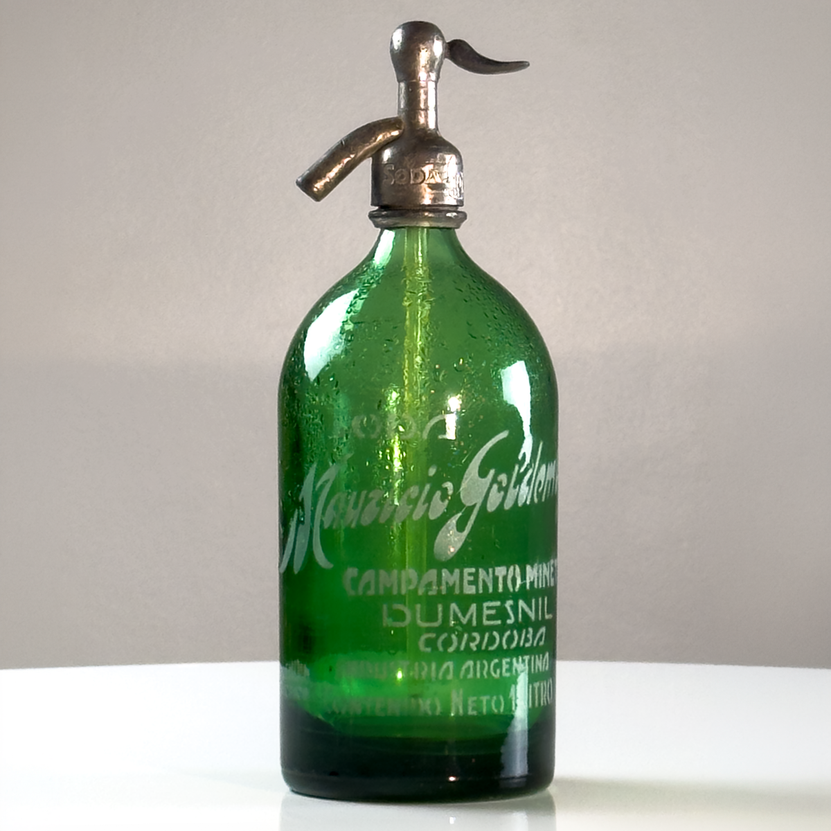 1-Liter Apple Lithographed Seltzer Bottle |